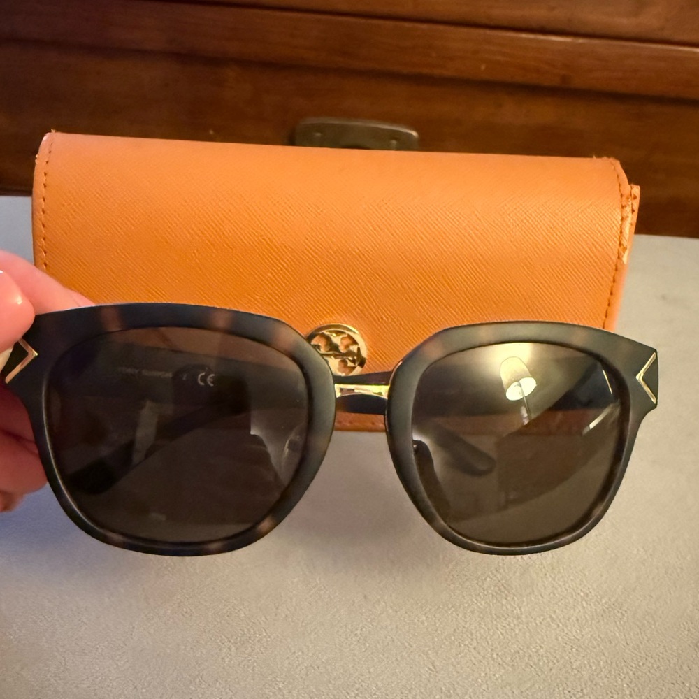 Tory Burch Tortoise Sunglasses with Bold Orange Case - Picture 7 of 14